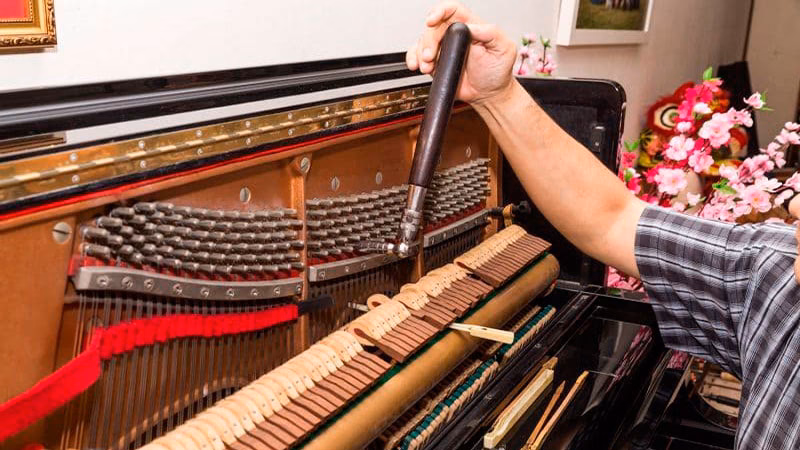 ¿Cuánto cobra un afinador de piano?