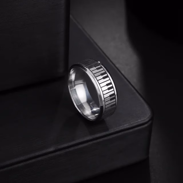 ¿Qué significa cuando una mujer lleva un anillo de bodas en su mano derecha?