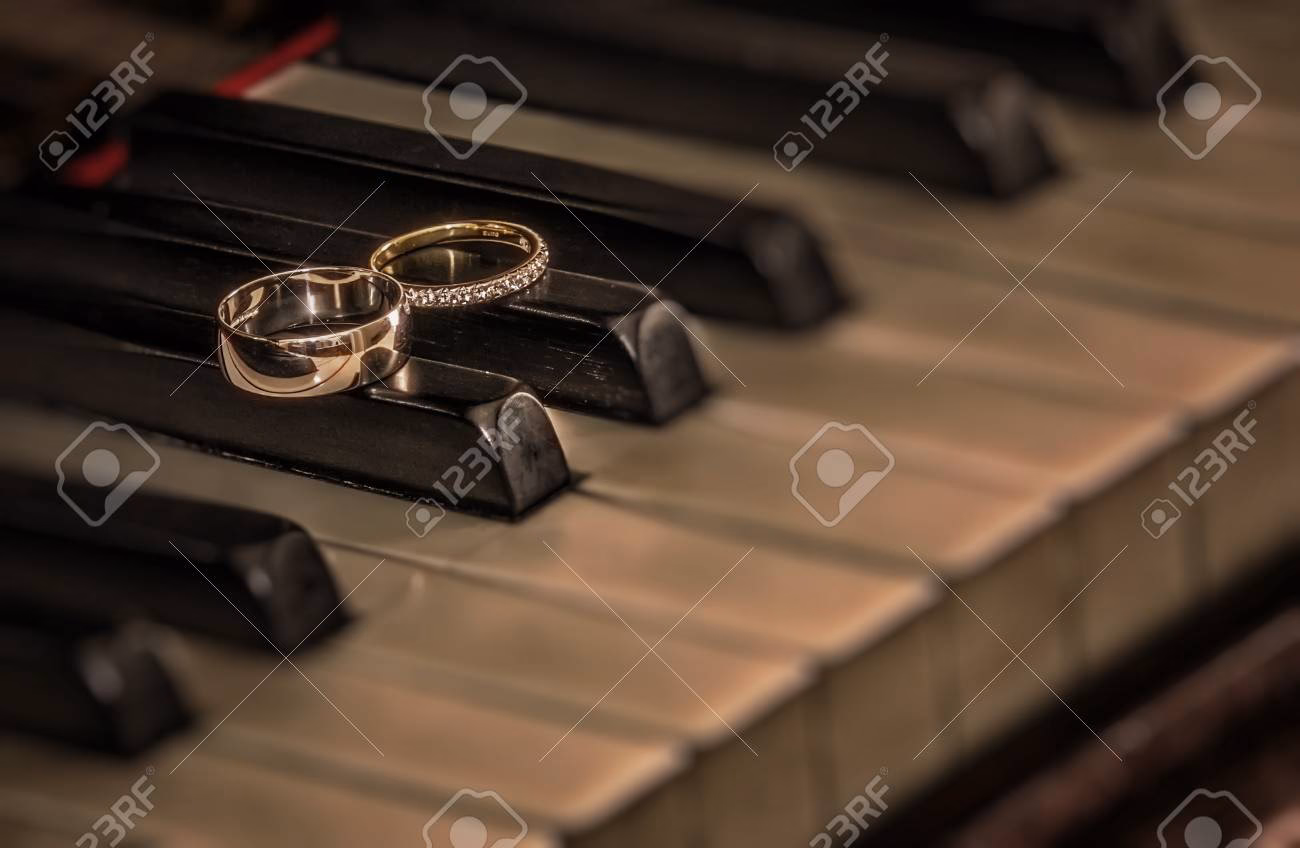 ¿Cómo deben ser los anillos para una boda?