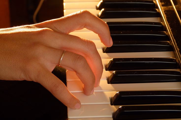 ¿Cuánto tiempo le toma a una persona promedio aprender a tocar el piano?