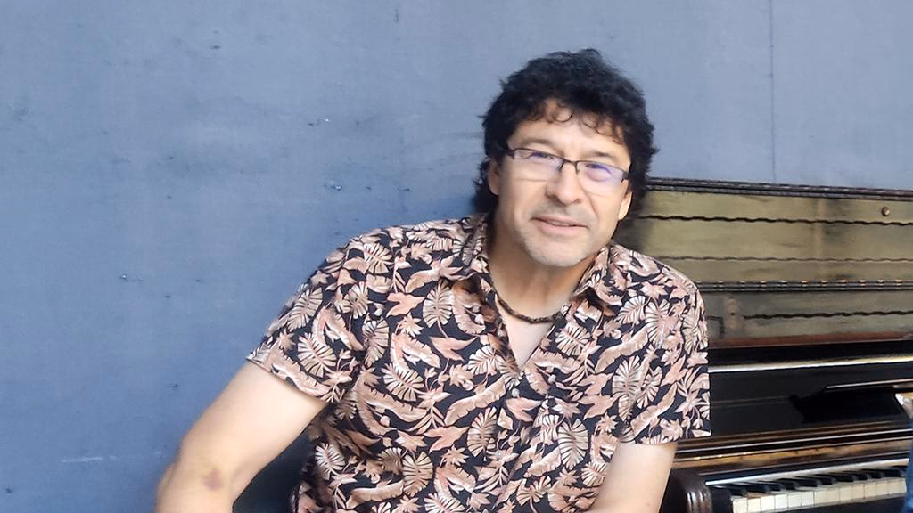 ¿Quién es el autor de Total ya se fue?