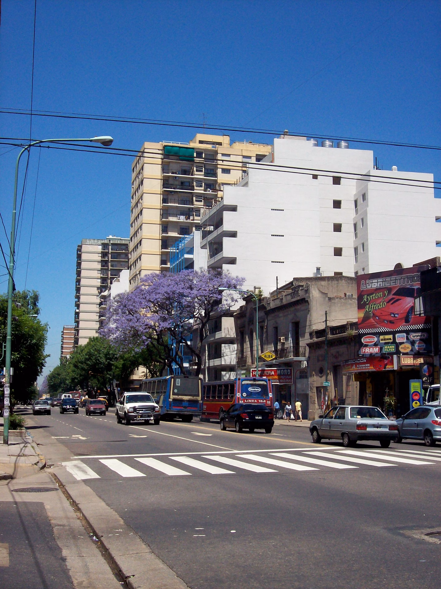 ¿Qué colectivo me deja en la avenida Córdoba?