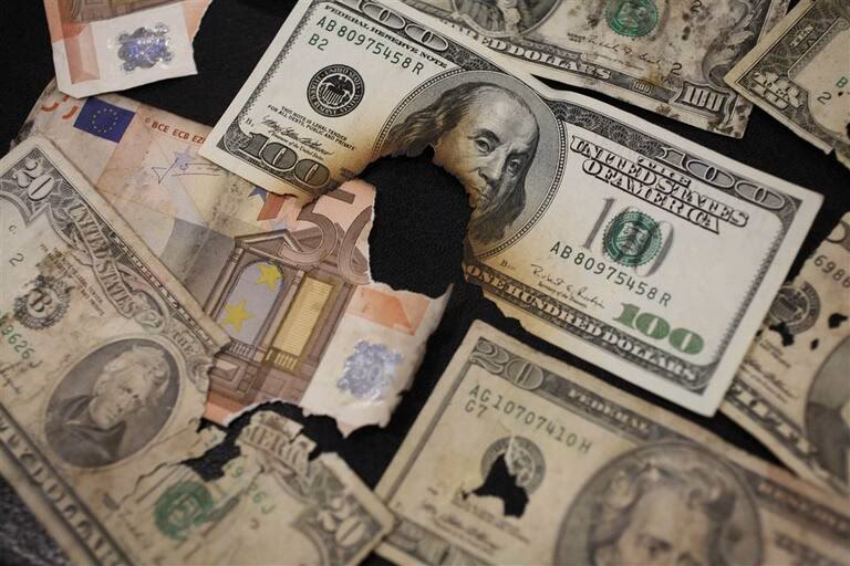 ¿Dónde puedo cambiar mis billetes deteriorados?