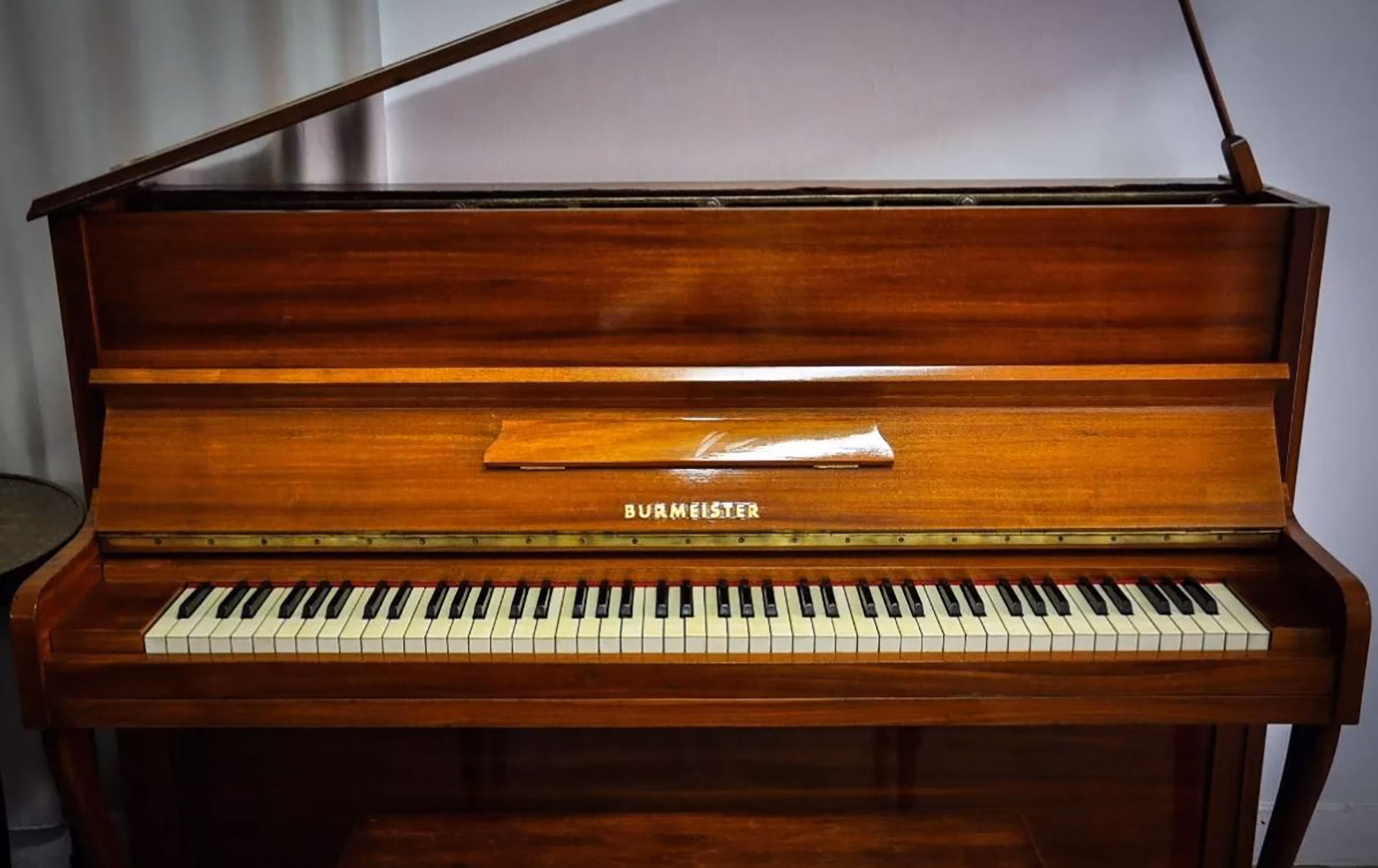 ¿Cuál es el origen de los pianos Burmeister?