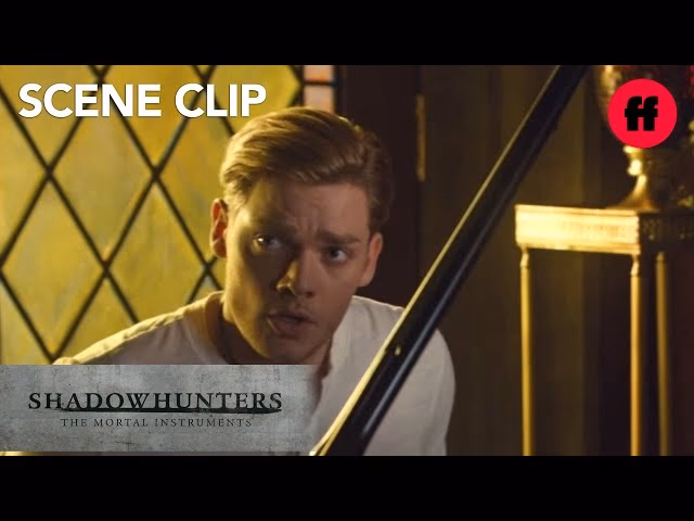 ¿Quién canta en Shadowhunters?