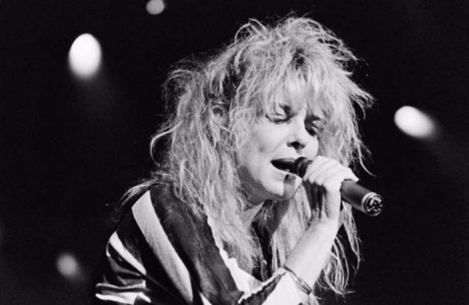 ¿Quién es una cantante femenina francesa famosa?