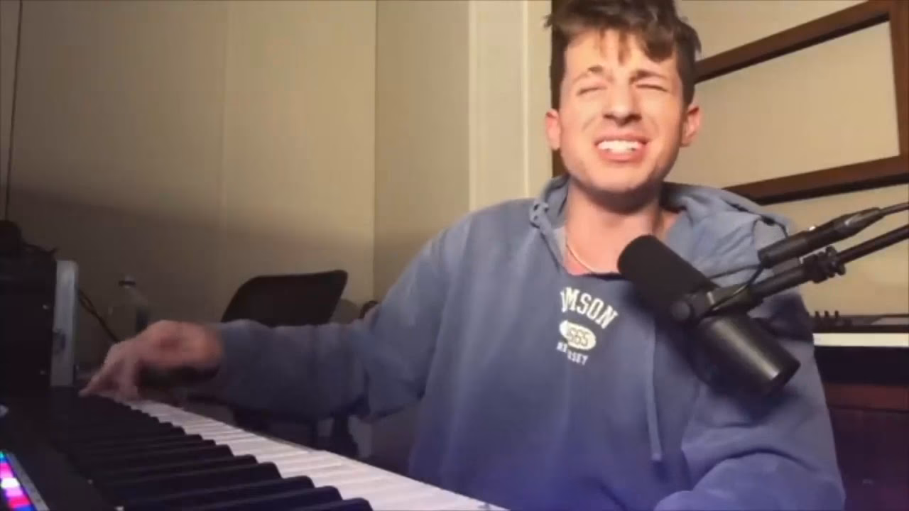 ¿Cómo puedo contactar a Charlie Puth?