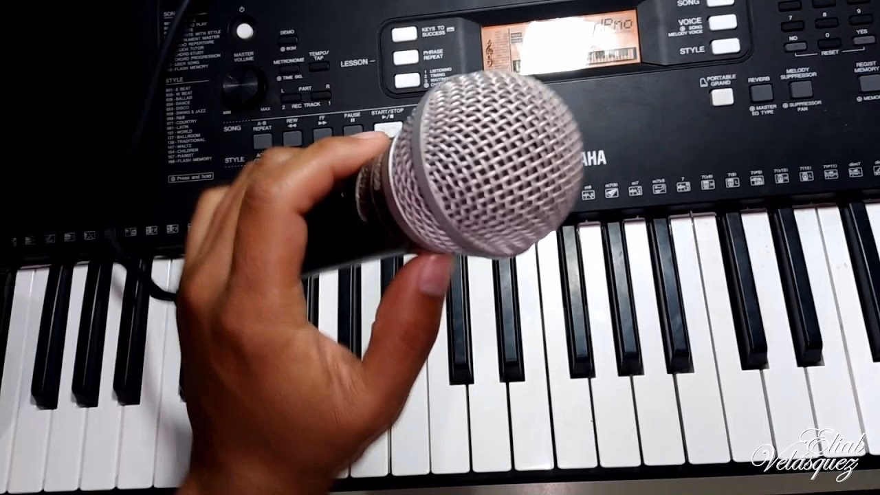 ¿Cómo poner un micrófono en un piano?
