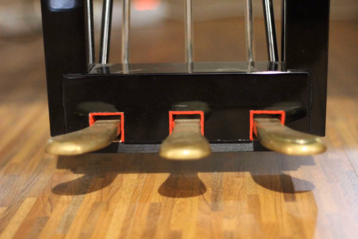 ¿Cómo se llaman los 3 pedales?