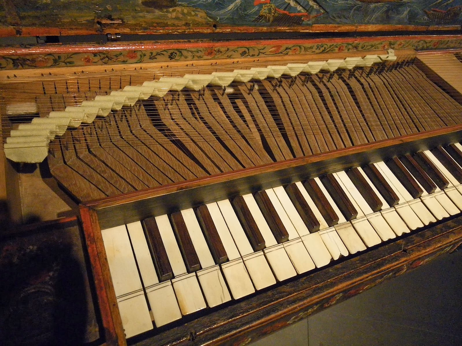 ¿Cuál es la diferencia entre el piano y el clavecín?