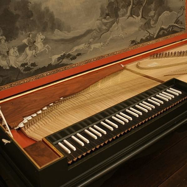 ¿Cuál es la diferencia entre el piano y el clavecín?