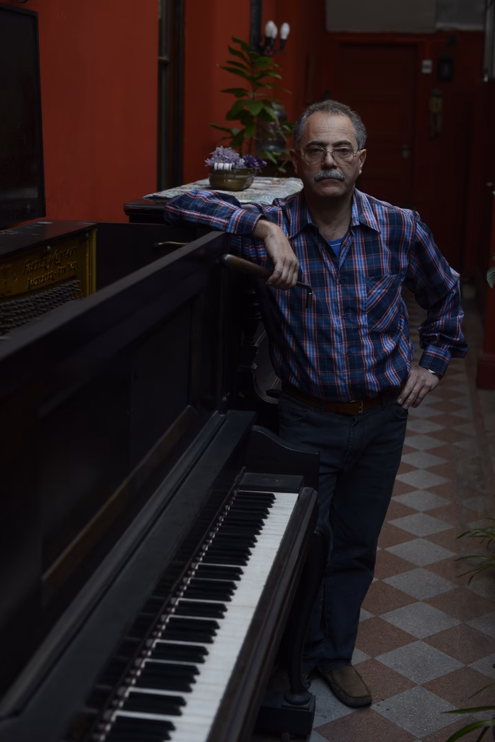 ¿Cuántos pianos puede afinar un afinador de pianos en un día?