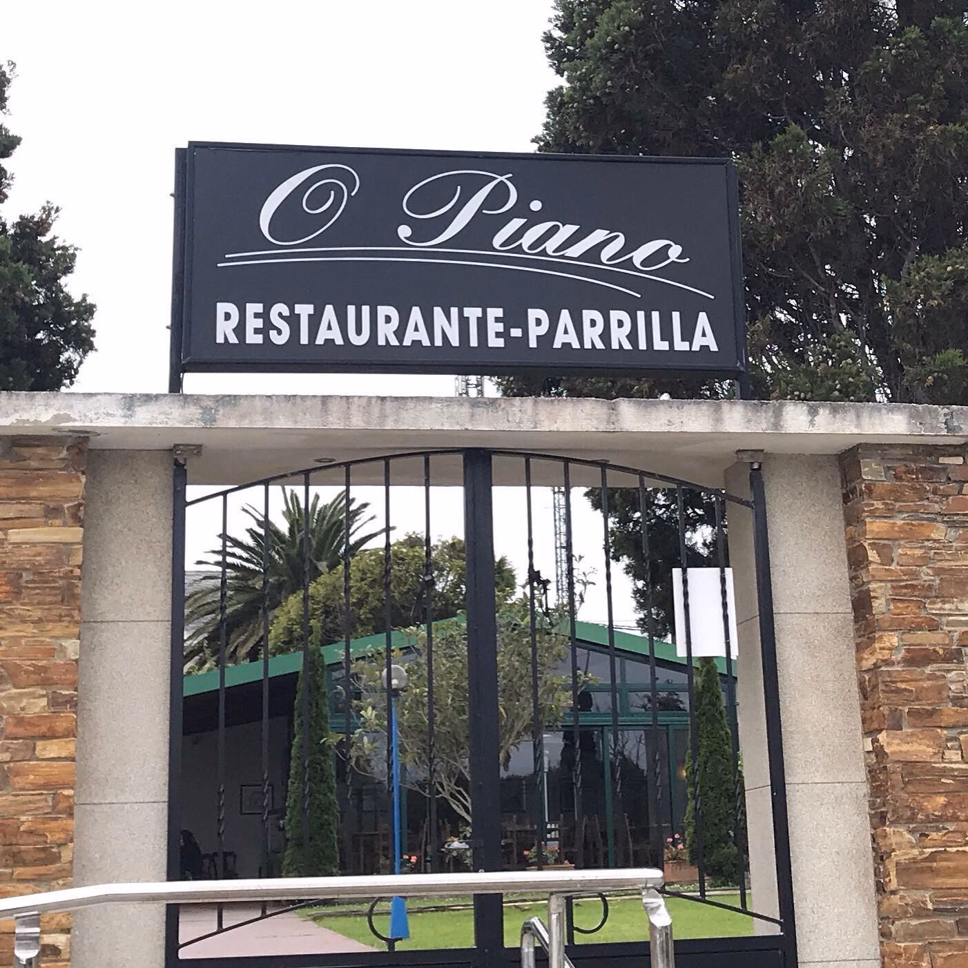 ¿Qué es lo correcto, restaurante o restaurant?