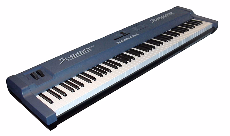 ¿Quién inventó el piano electrónico?