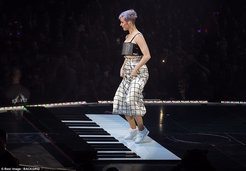 ¿Qué instrumentos sabe tocar Katy Perry?