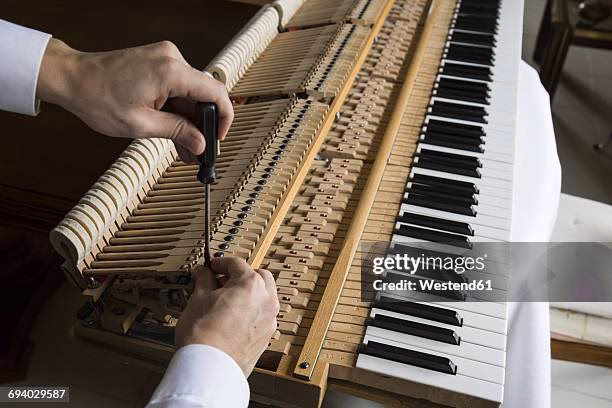 ¿Cómo se llama la persona que arregla pianos?