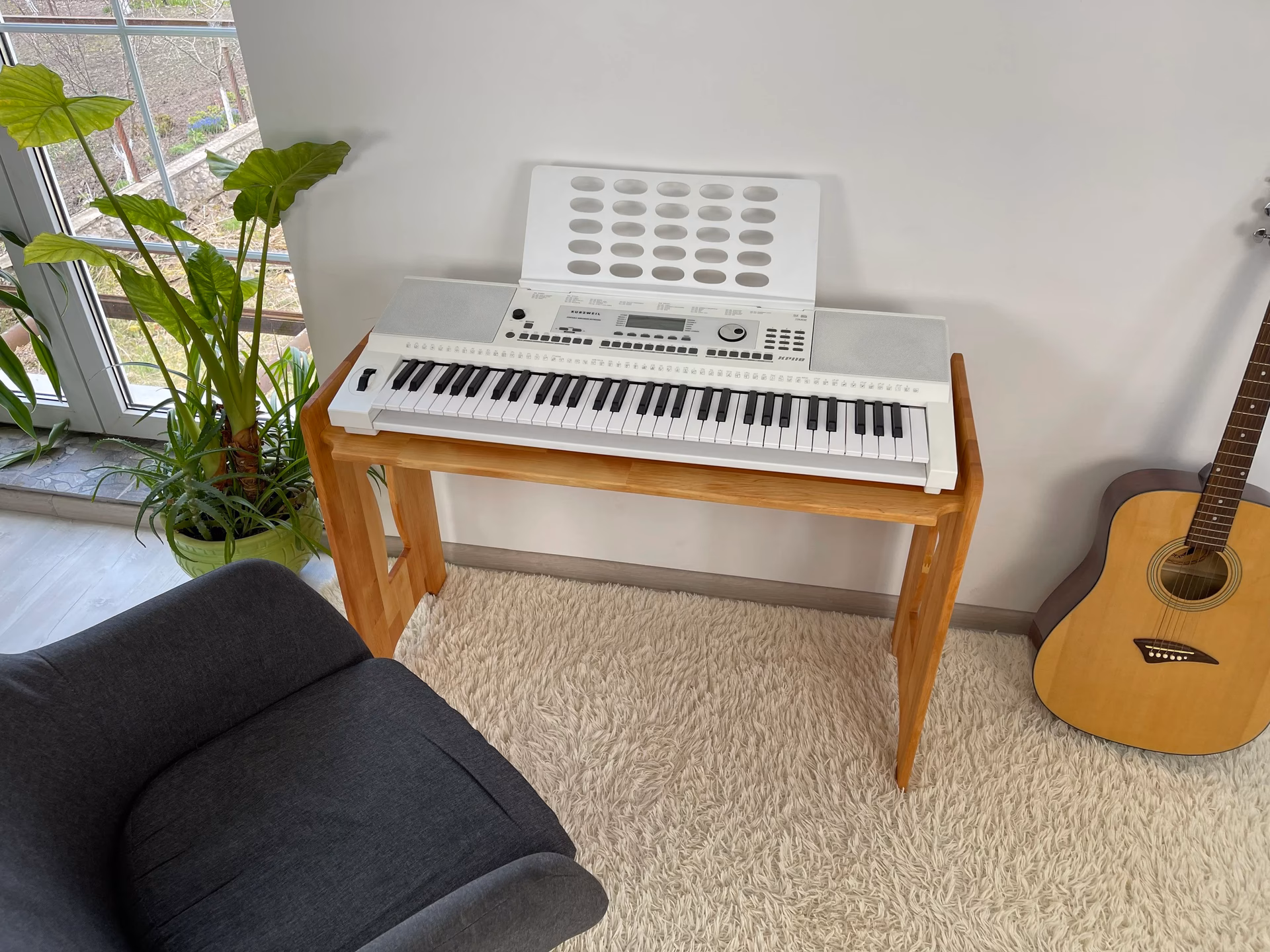¿Cómo se llama la silla del piano?