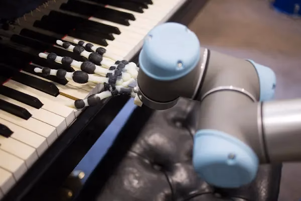 ¿Cómo se llama el piano mecánico?