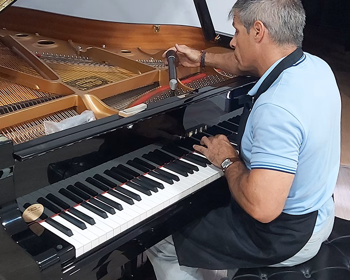 ¿Por qué se desafinan los pianos?