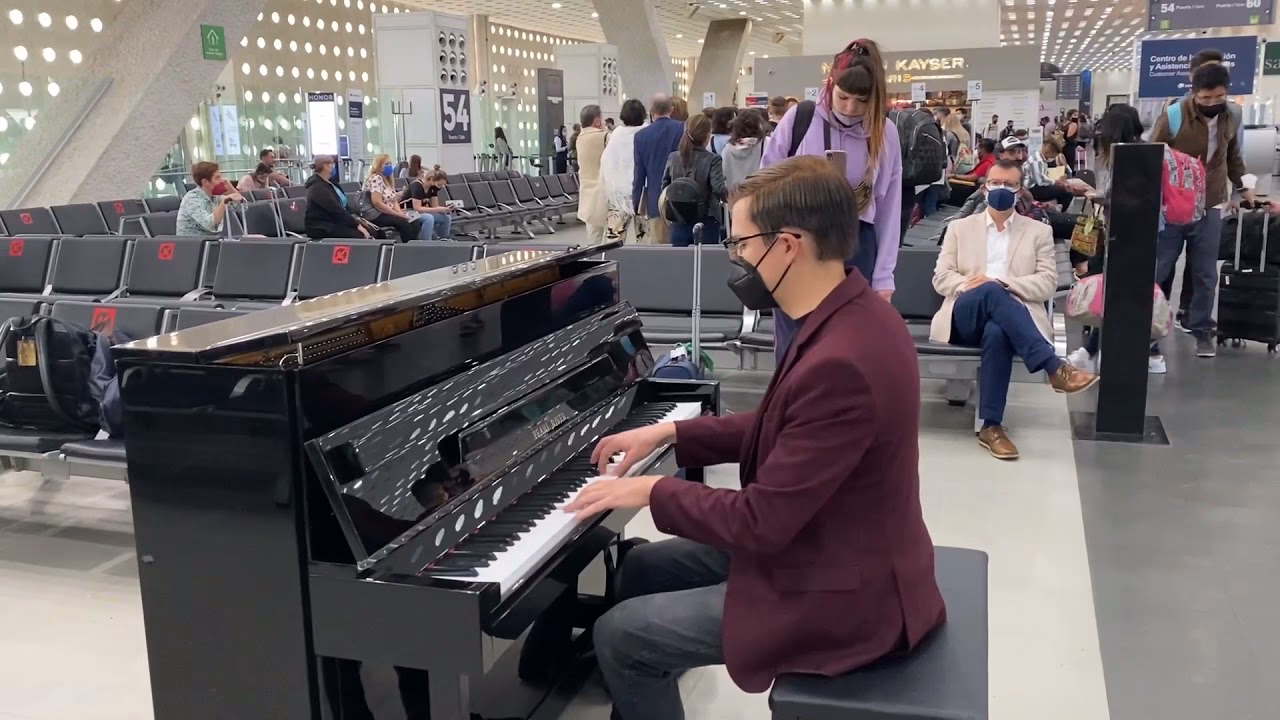 ¿Hay un piano en el aeropuerto JFK?